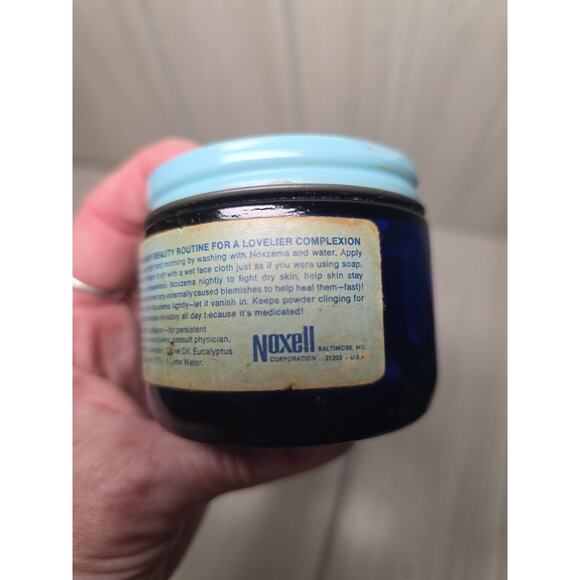 Vintage Noxzema Cobalt Blue Glass Jar W/Lid Labels Noxzema Bottom USA - Picture 3 of 10
